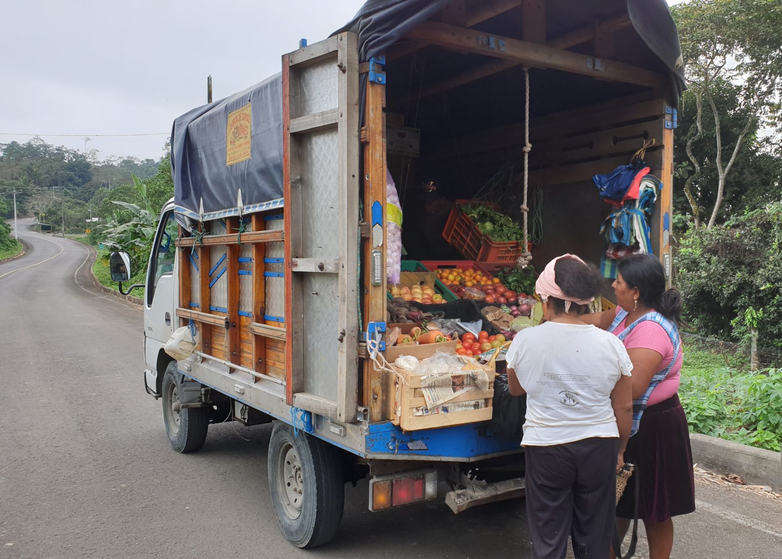 carro-de-comida Frisches Obst kommt per LKW